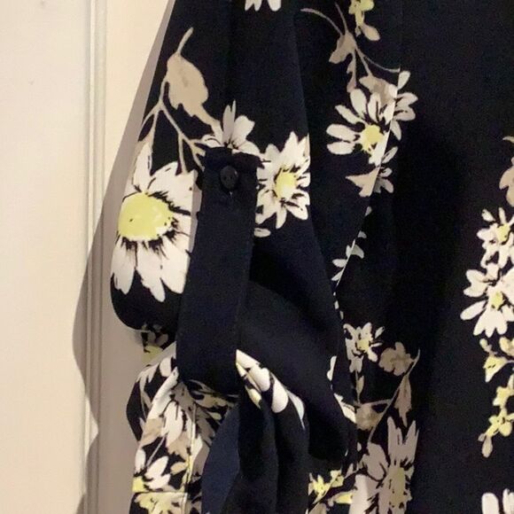 LE CHATEAU V-NECK NAVY BLUE OVERSIZED TIE WAIST ROMPER SIZE S NWOT - Picture 5 of 15